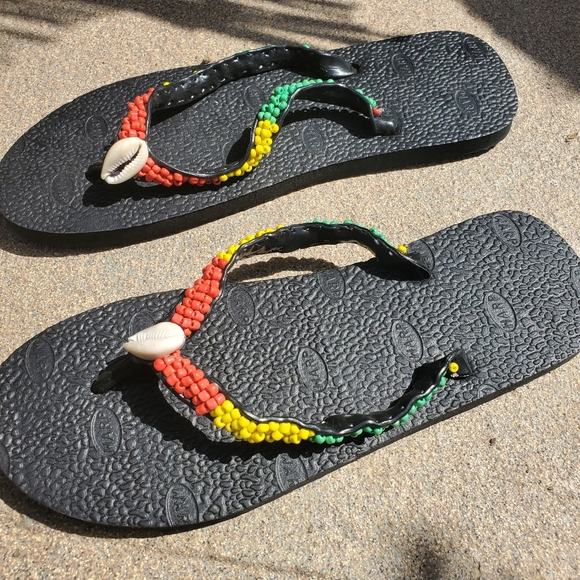 Beaded "Rasta" Cowrie Shell Flip Flops - Picture 3 of 3